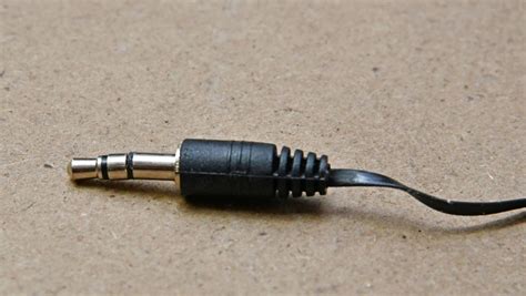 How To Fix A Bent Headphone Jack .